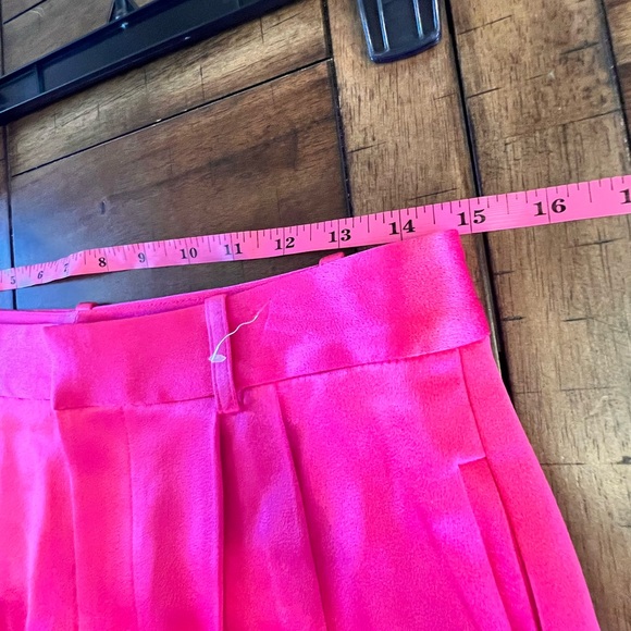 NWOT ALICE + OLIVIA Mara Pink Satin Shorts - Picture 10 of 13